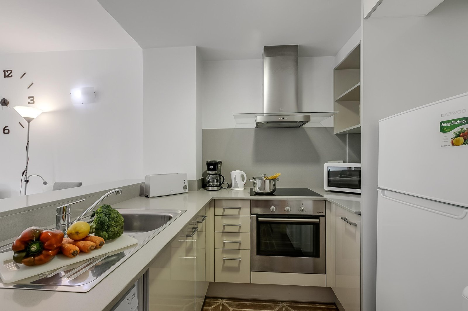Cuisine équipée pour une location saisonnière au Barcarès